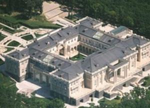 В Minecraft воссоздали точную копию "дворца Путина" (видео)