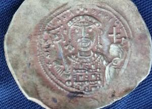 Археологи обнаружили древние монеты, ставшие "свидетелями" кровавой битвы (фото)