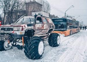 Важная информация: куда можно обратиться водителям, застрявшим в снегу