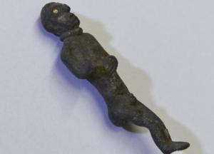 Археологи нашли вблизи Закарпатья уникальную статуэтку кельтов с золотыми глазами (фото)