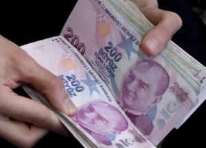 В Турции местный "Робин Гуд" оплатил долги бедных в магазине и оставил конверты с деньгами