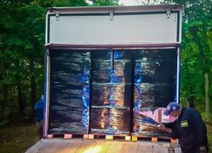 На подпольном производстве сигарет в Польше задержали 12 украинцев (фото)