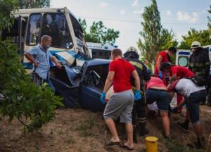 В Днепре столкнулись рейсовый автобус и легковушка, есть пострадавший