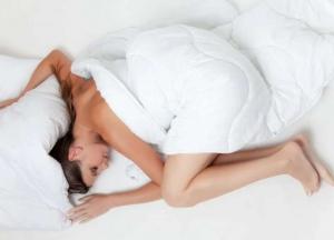 Ученые объяснили, почему человек вздрагивает во сне