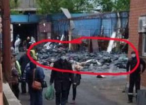 Смрад на весь квартал: в Мариуполе под завалами многоэтажки нашли 200 гниющих тел, но их не убирают (фото)