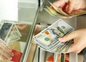 Украинцы в июле массово скупали дешевую валюту