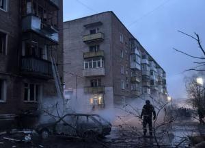 У Конотопі приліт у 5-поверхівку, людей відселяють зі зруйнованого житла (фото, відео)