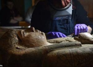 Ученые обнаружили рисунки в древнем саркофаге