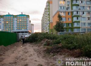 Под Киевом окровавленной девушке пришлось просить о помощи 