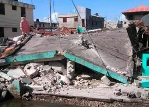 В результате землетрясения в Гаити погибли уже 724 человека (фото)