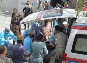 Два потужні вибухи пролунали у мечетях Пакистану: загиблих та поранених більше сотні (відео)