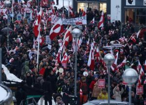 Європа відповіла на тарифні погрози Трампа через Гренландію: Макрон назвав їх «неприйнятними», Берлін готує реакцію