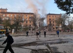 Росіяни знову вдарили по Запоріжжю після того, як випустили 7 ракет по багатоповерхівкам (відео)