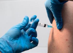 Чиновников и учителей будут отстранять от работы за отказ или уклонение от вакцинации