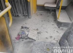 В Киеве от "коктейля Молотова" загорелся троллейбус с пассажирами (фото)