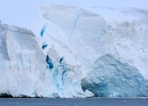 Самый большой в мире айсберг почти достиг открытого океана