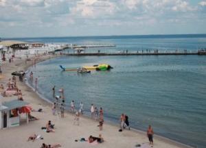 Власти Одессы не рекомендуют купаться на всех пляжах города