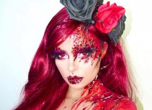 Кровавый и сексуальный демон: Деми Роуз показала образ на Хэллоуин (фото)