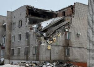 Розчавило бетонною плитою: у РФ сталась бавовна у будівлі військової комендатури, є 200-ті (відео)