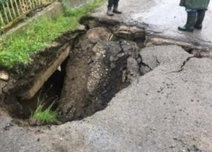 Непогода на Прикарпатье: обрушился 24-метровый мост