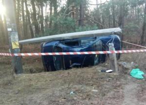 Под Киевом водитель автомобиля сбил двоих детей и снес столб: пострадавшие в реанимации