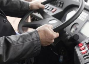 В Украине часть водителей хотят заставить пересдавать на права 