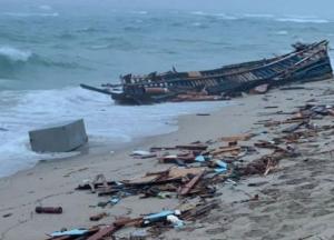 На пляж італійського курорту викинуло майже 60 трупів, включно з грудним немовлям (фото, відео)