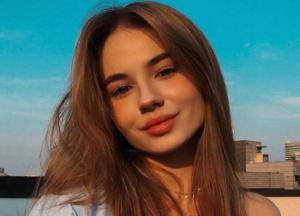 Звезда сериала «Школа» показала пикантные фото