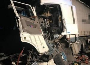 В Киевской области столкнулись три грузовика
