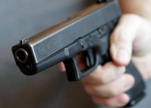 В Николаеве арестовали трех мужчин за стрельбу из окна автомобиля