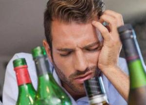 Медики рассказали, что нельзя делать при похмелье