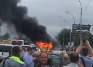 В Киеве на ходу взорвалась пассажирская маршрутка (видео)
