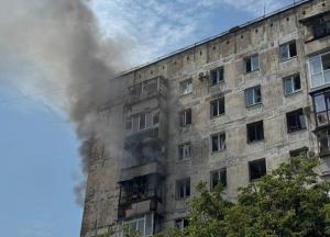Палаюча багатоповерхівка у Запоріжжі: загиблих та постраждалих більшає (відео)