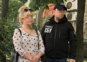 Тренер Нацсборной погорела на взятке (фото)