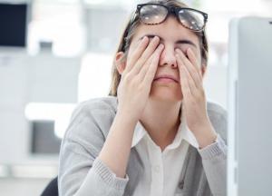 Врачи посоветовали, как снять усталость глаз после работы за компьютером