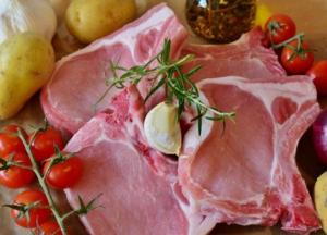 Медики рассказали, при каких болезнях нужно отказаться от свинины