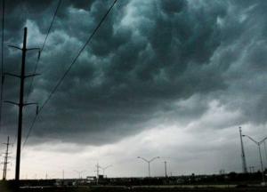 Синоптики назвали области, которые сегодня охватят град и шторм (карта)