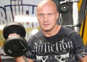 Чемпіон світу з боксу Узелков показав фото після операції на серці