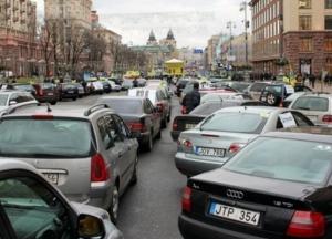 В Киеве организуют развозку медиков и полицейских