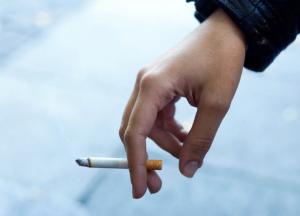 Назван топ общественных мест, где чаще всего штрафуют за курение