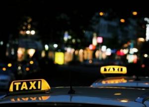 В Киеве таксист избил итальянку