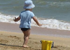 Сезон-2019 открыт: появились яркие кадры с популярного украинского пляжа (фото)