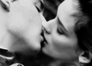 Какие болезни могут вызвать поцелуи