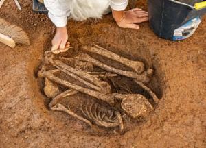Археологи нашли более 100 древних могил на острове в Атлантическом океане (фото)
