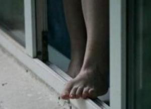 Выпрыгнули из окон больниц: в Киеве зафиксировали еще два самоубийства больных COVID-19