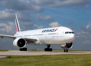 В Париже в шасси самолета нашли мертвого ребенка