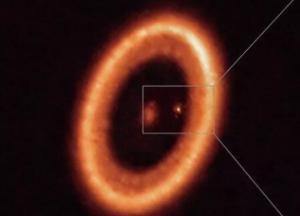 Во Вселенной нашли уникальную планету с диском в 500 раз больше кольца Сатурна