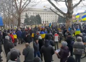 В Херсоне проходят массовые протесты против оккупантов (видео)