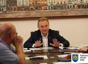Мэр Львова поручил водить бездомных в баню