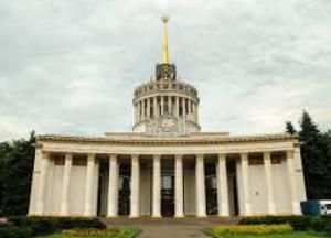 ВДНХ доводят до банкротства, чтобы отдать землю застройщикам: директора «Экспоцентра Украины» втянули в скандал